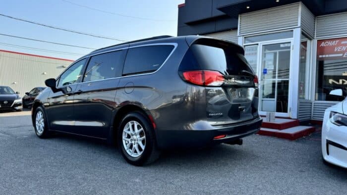 Chrysler Pacifica Touring - Image 16