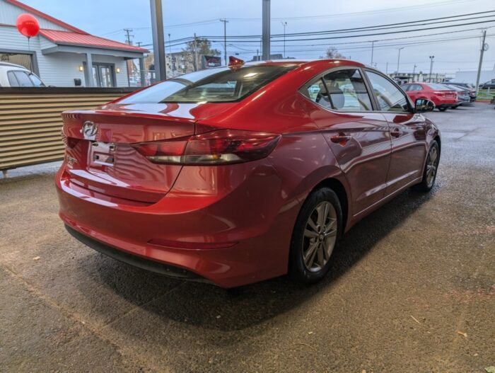 Hyundai Elantra GL – Image 5