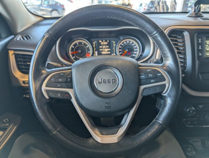 Jeep Cherokee Sport - Image 11