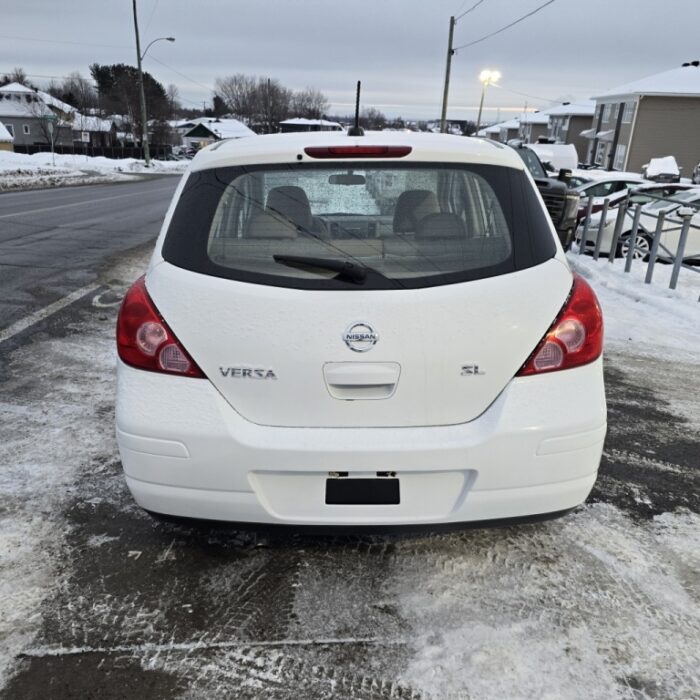 Nissan Versa 1,8 SL - Image 5