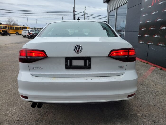 Volkswagen Jetta Trendline+ - Image 6