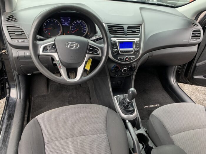 Hyundai Accent GL - Image 13