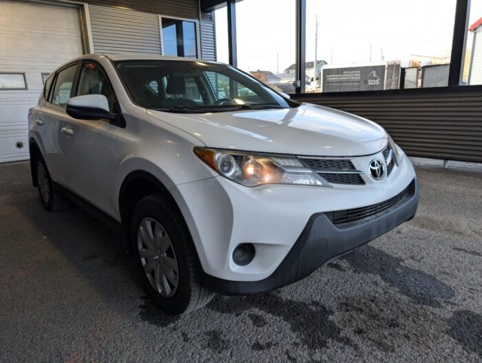 Toyota RAV4 LE - Image 4