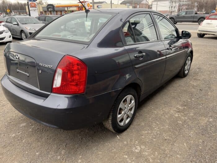 Hyundai Accent GL - Image 4