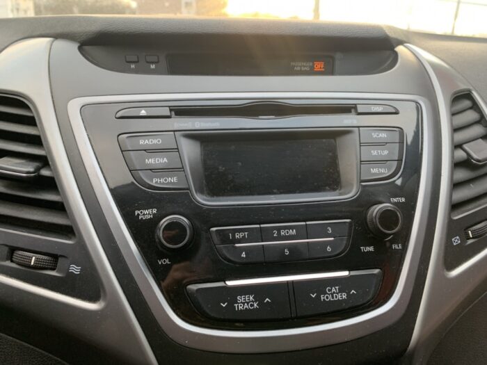 Hyundai Elantra GL - Image 14