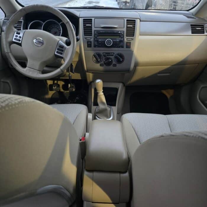 Nissan Versa 1,8 SL - Image 15