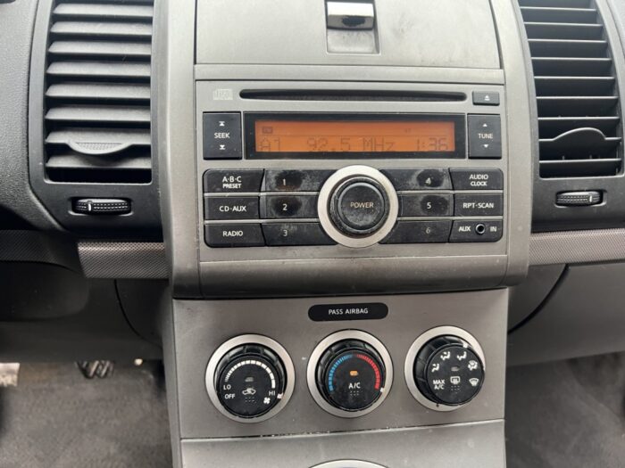 Nissan Sentra 2,0 S - Image 12