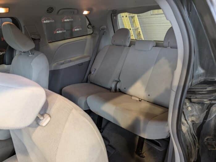 Toyota Sienna - - Image 16