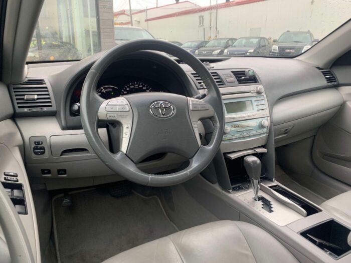 Toyota Camry - Image 12