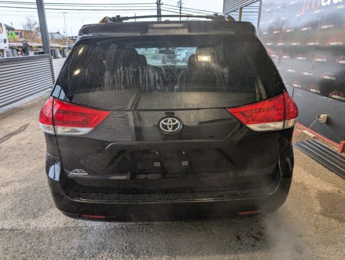 Toyota Sienna - - Image 6