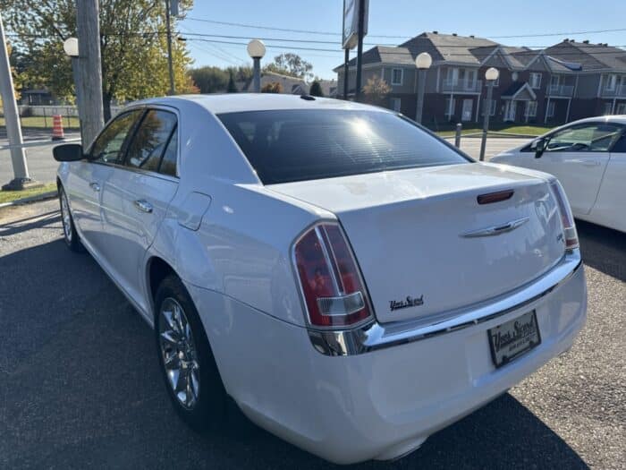 Chrysler 300 300C - Image 25