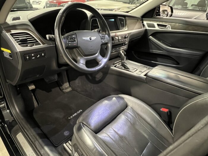 Hyundai Genesis Luxury - Image 10