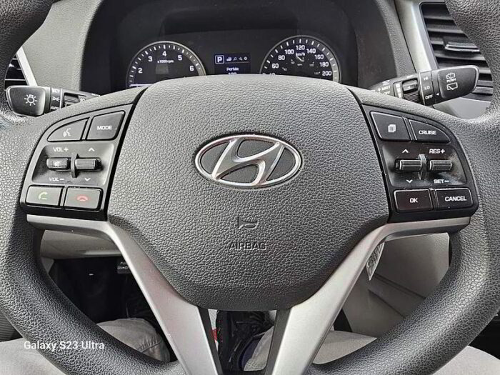 Hyundai Tucson AWD 4dr 2.0L - Image 9