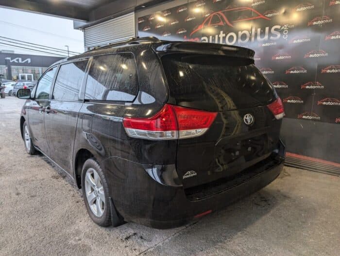 Toyota Sienna - - Image 7