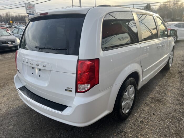 Dodge Grand Caravan SXT - Image 4