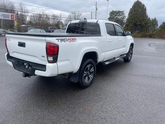 Toyota Tacoma 4x4 Double Cab V6 TRD Sport - Image 5