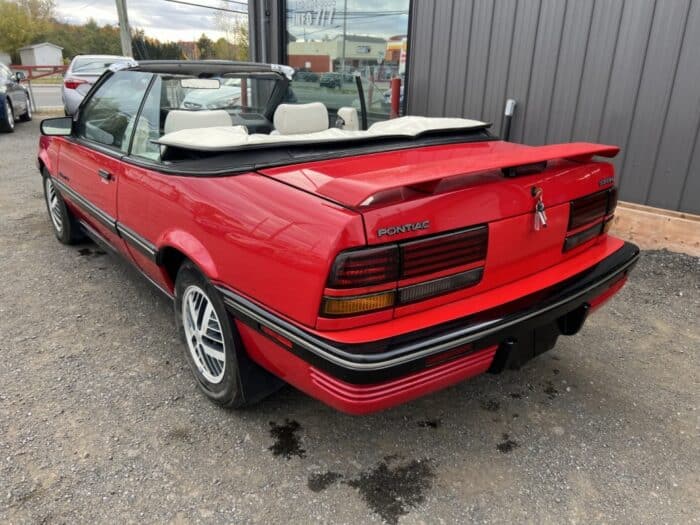 Pontiac Sunbird LE - Image 7