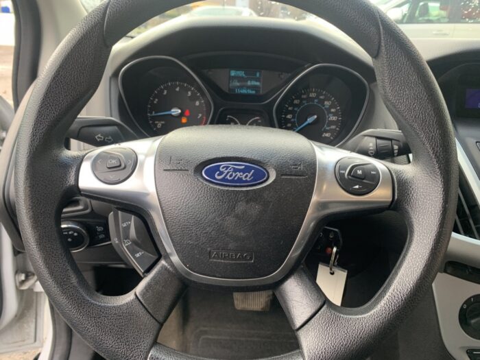 Ford Focus SE - Image 16