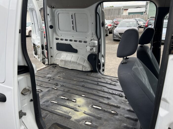 Ford Transit Connect XLT – Image 10