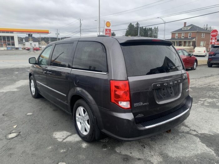 Dodge Grand Caravan SXT - Image 8