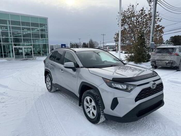 Toyota RAV4 LE - A VENDRE PRES DE QUEBEC - - Image 4