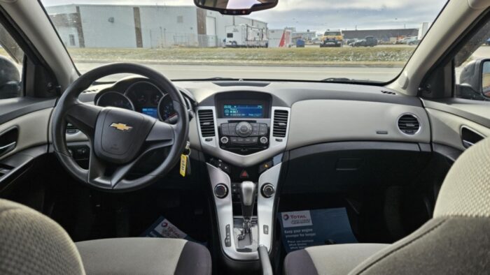 Chevrolet Cruze LS - Image 6