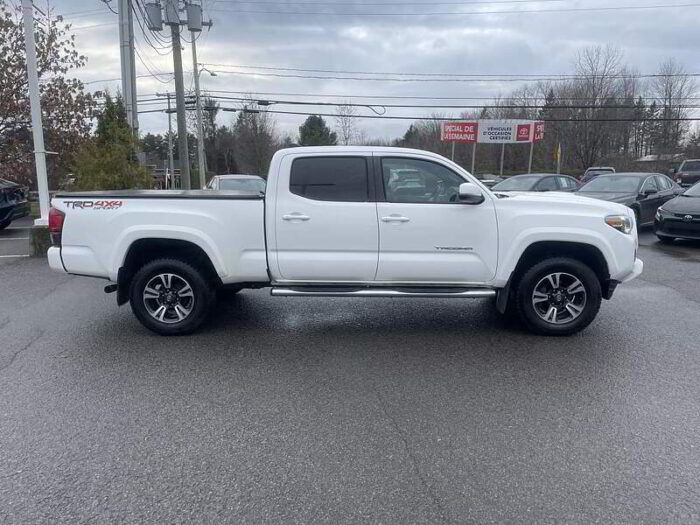 Toyota Tacoma 4x4 Double Cab V6 TRD Sport - Image 6