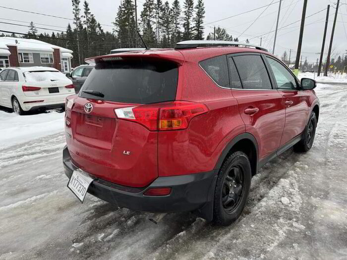 Toyota RAV4 4 portes LE traction avant - Image 5