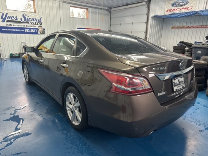 Nissan Altima 2,5 - Image 9