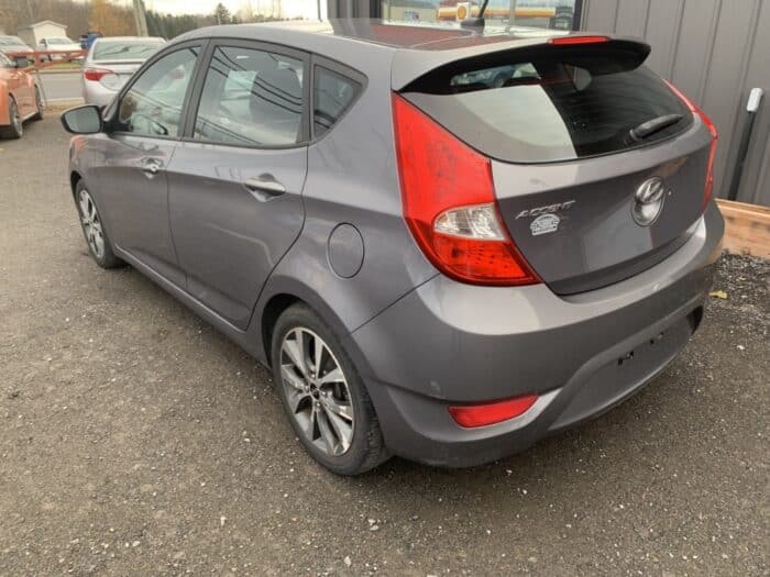 Hyundai Accent SE - Image 3