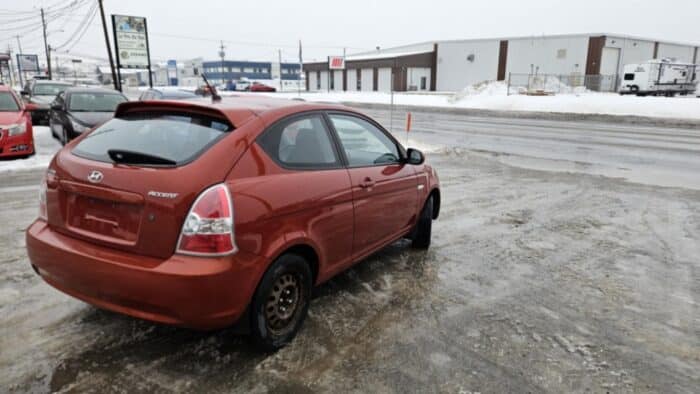 Hyundai Accent L - Image 5