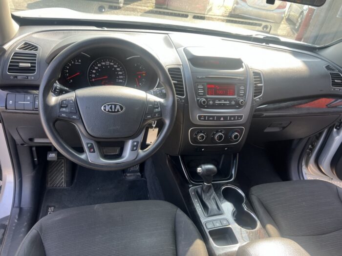 KIA Sorento LX - Image 11