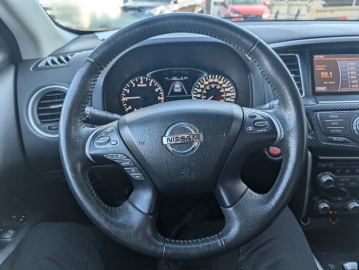 Nissan Pathfinder SV - Image 13