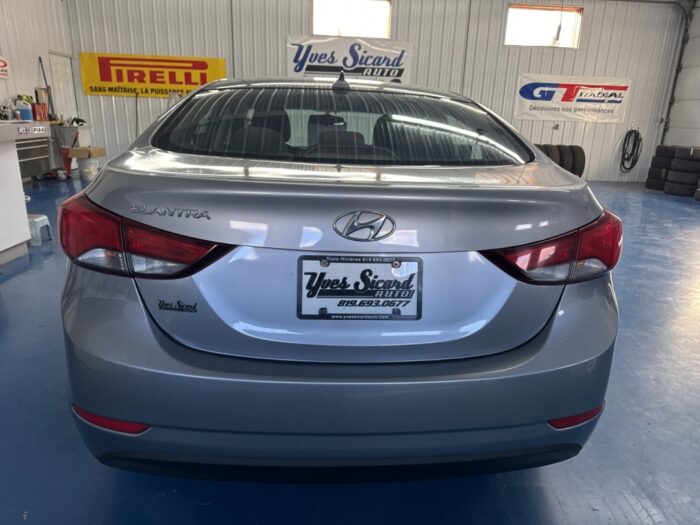 Hyundai Elantra GL - Image 8