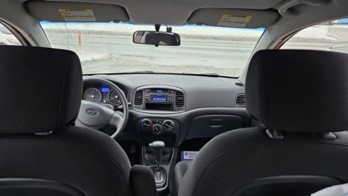 Hyundai Accent L - Image 6