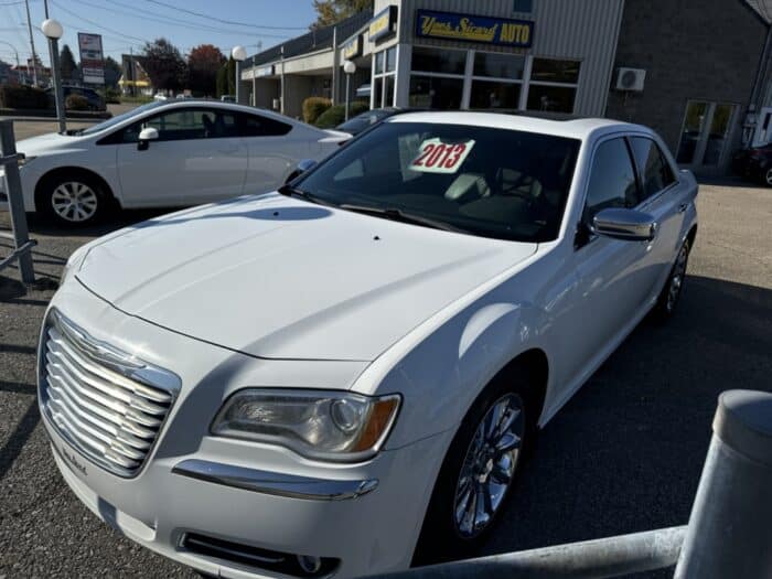 Chrysler 300 300C - Image 28