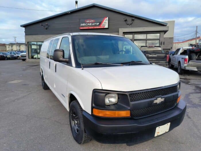 Chevrolet Express Cargo Van - Image 3