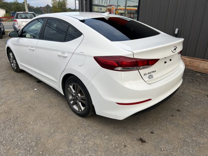 Hyundai Elantra GL - Image 3