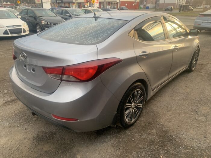 Hyundai Elantra GL - Image 4