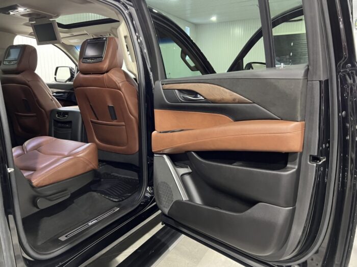 Cadillac Escalade Premium Luxe - Image 17