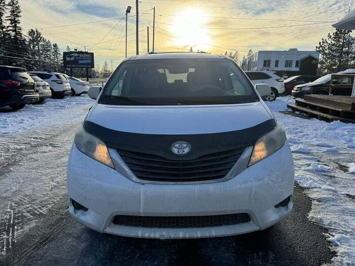 Toyota Sienna 5 portes V6 LE 7 places Traction intégrale - Image 8