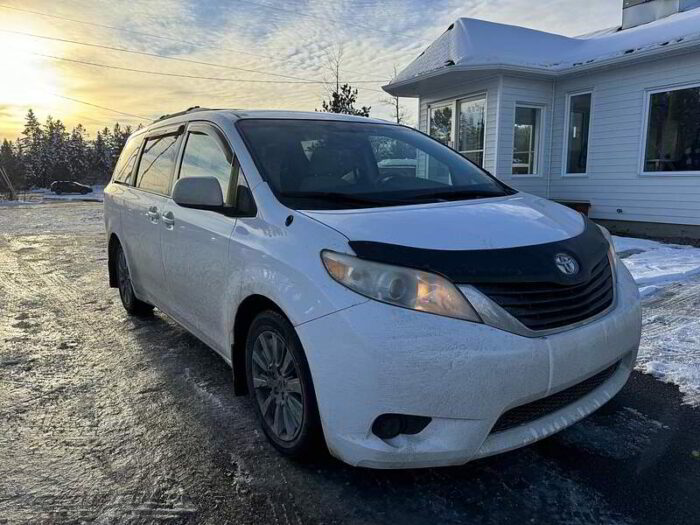 Toyota Sienna 5 portes V6 LE 7 places Traction intégrale - Image 7