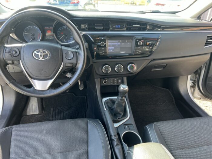 Toyota Corolla S - Image 11