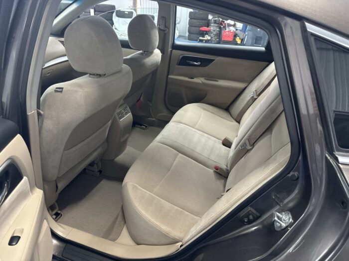 Nissan Altima 2,5 - Image 14