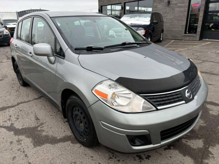 Nissan Versa 1,8 S - Image 2