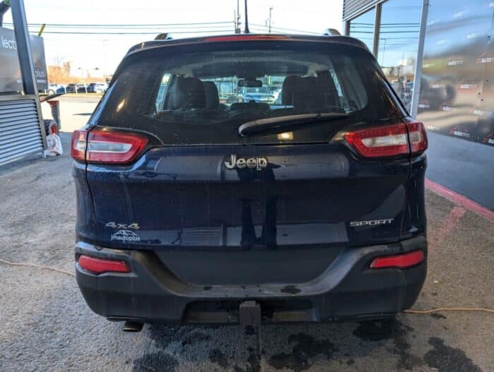 Jeep Cherokee Sport - Image 6