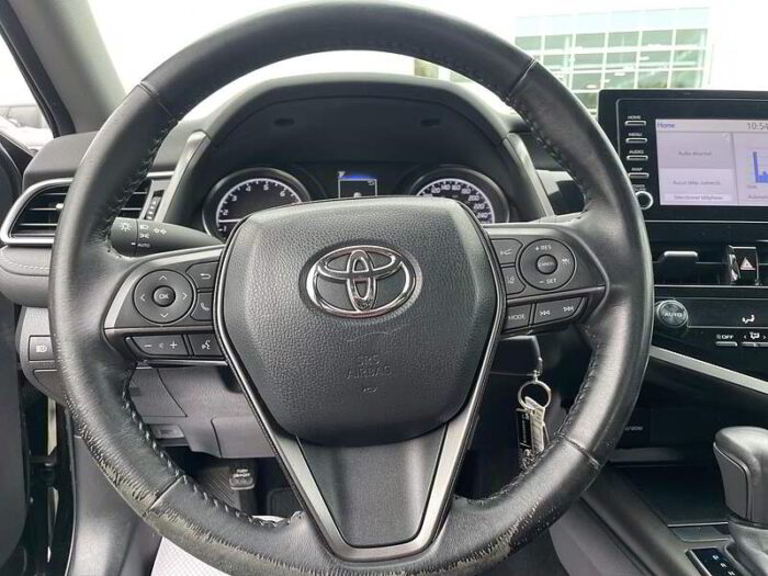 Toyota Camry SE Auto - Image 12