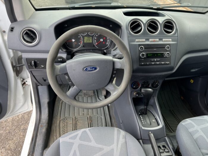 Ford Transit Connect XLT – Image 11