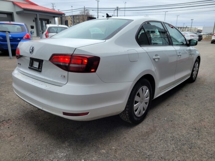 Volkswagen Jetta Trendline+ - Image 5