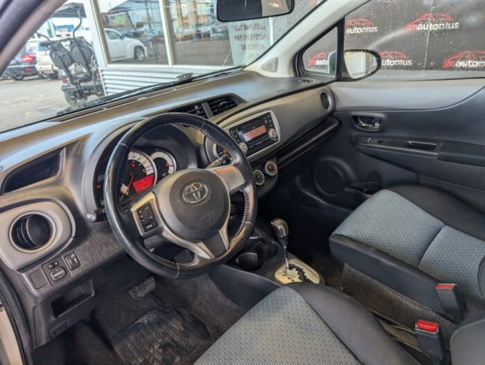 Toyota Yaris SE - Image 8